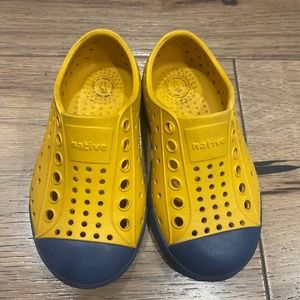 Native Jefferson Slip-on Shoes Size 6